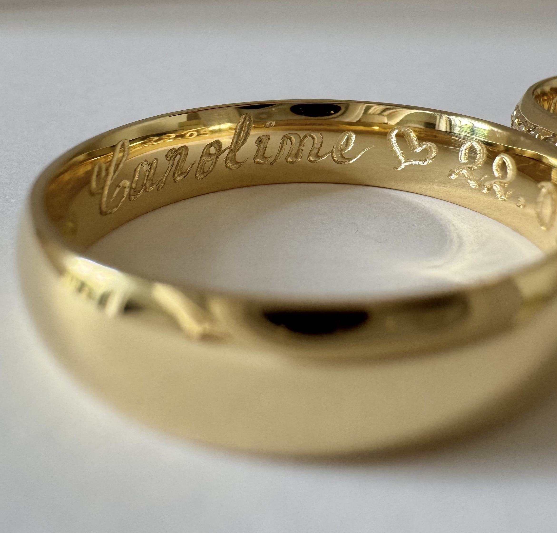 PAR DE ALIANÇAS ABAULADAS CLASSICAS EM OURO 18K - 5mm - Imagem 3